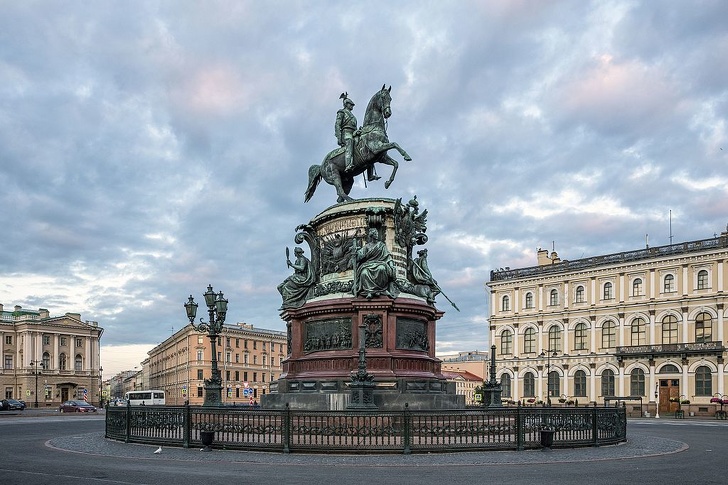 22244915-RUS-2016-SPB-Monument_to_Nicholas_I_of_Russia-1590665155-728-674a598227-1590817362.jpg