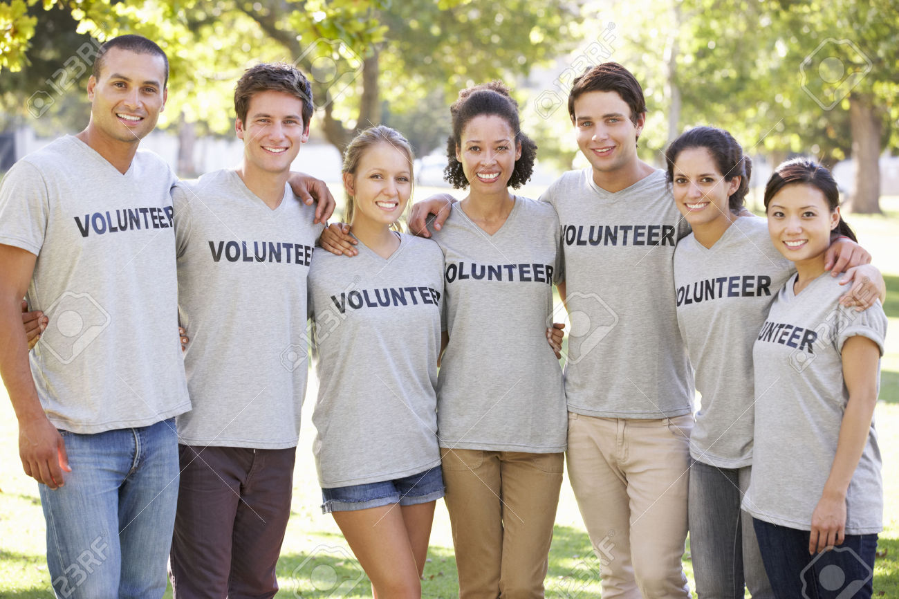 42247389-Volunteer-Group-Clearing-Litter-In-Park-Stock-Photo.jpg