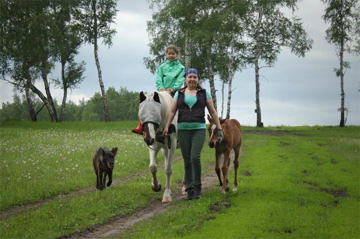 Алиса со мной и конями.jpg