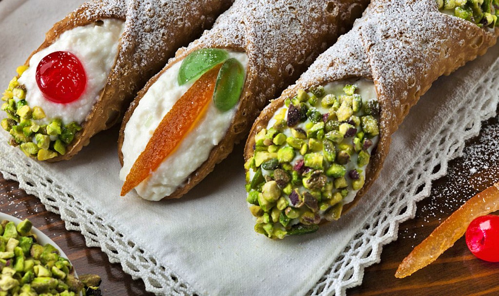 cannolo-siciliano-etna3340-sicile.jpg