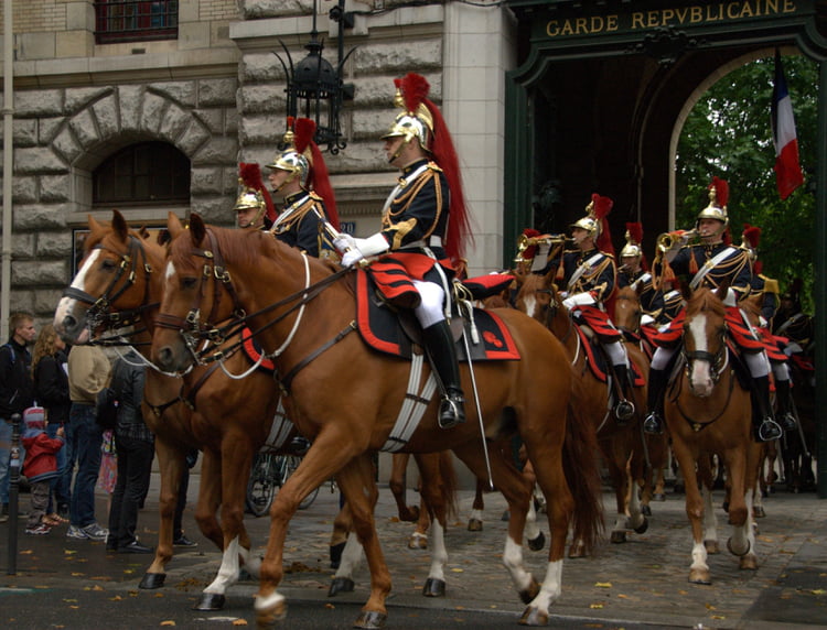 garde-republicaine-quartier-des-celestins-1373155067-1627064.jpg