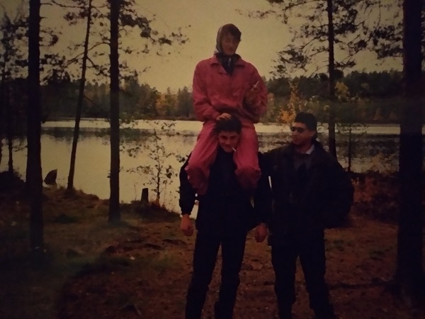 IMG_20190417_225645_HHT.jpg- мама на шее.jpg