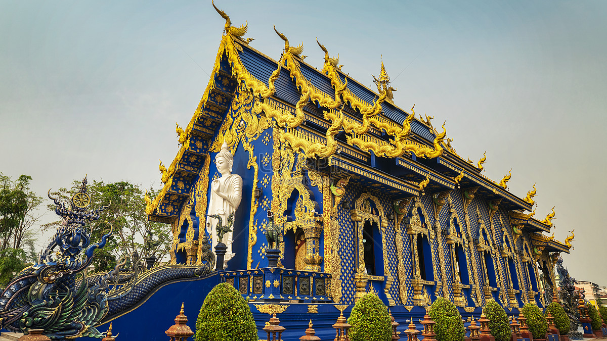 lovepik-real-shot-of-landmark-blue-temple-in-chiang-rai-picture_501582147.jpg