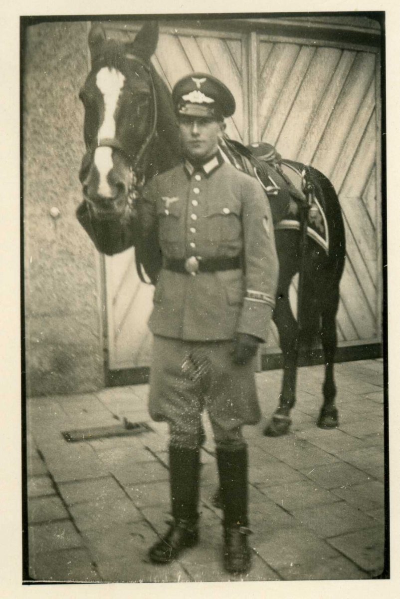 Member-of-the-L.P.G.-General-Göring-with-Luftwaffen-Uniform.jpg