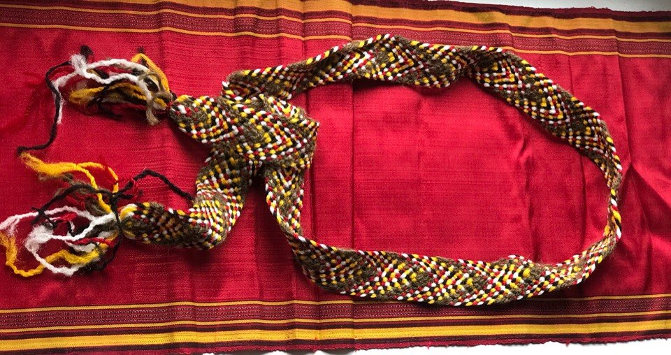 Праздничная ковровая аладжа, выполнена мастером-ковровщиком в Туркмении. Ширина 6 см я.jpg