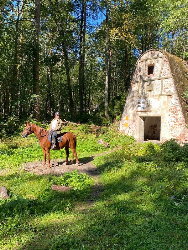 верхом у склада_2.jpg