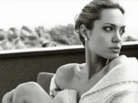 Angelina-Jolie-5.webp