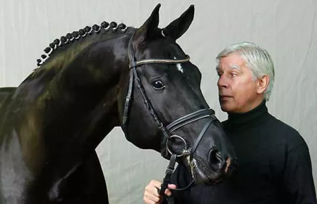 Лошадь года 2021. Пауль Шокемюлле. Портрет конь Тотилас. Шокемюлле жеребцы.