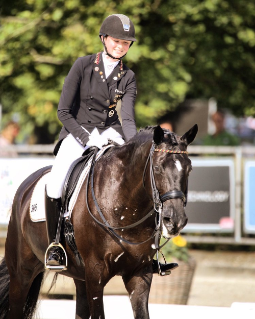 Geisha and Semmieke Rothenberger.